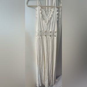 Perfect vacation white maxi dress!